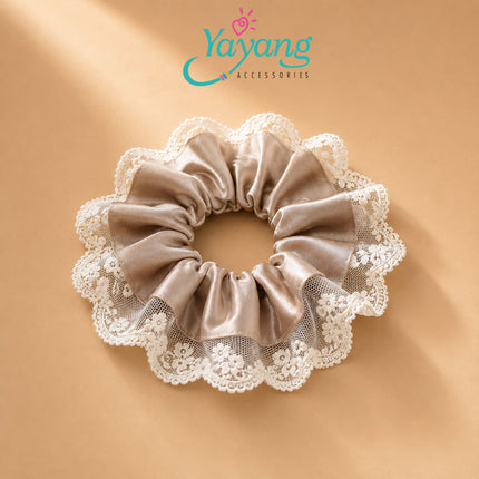 Yayang Scrunchie Satin Premium Kombinasi Renda Floral